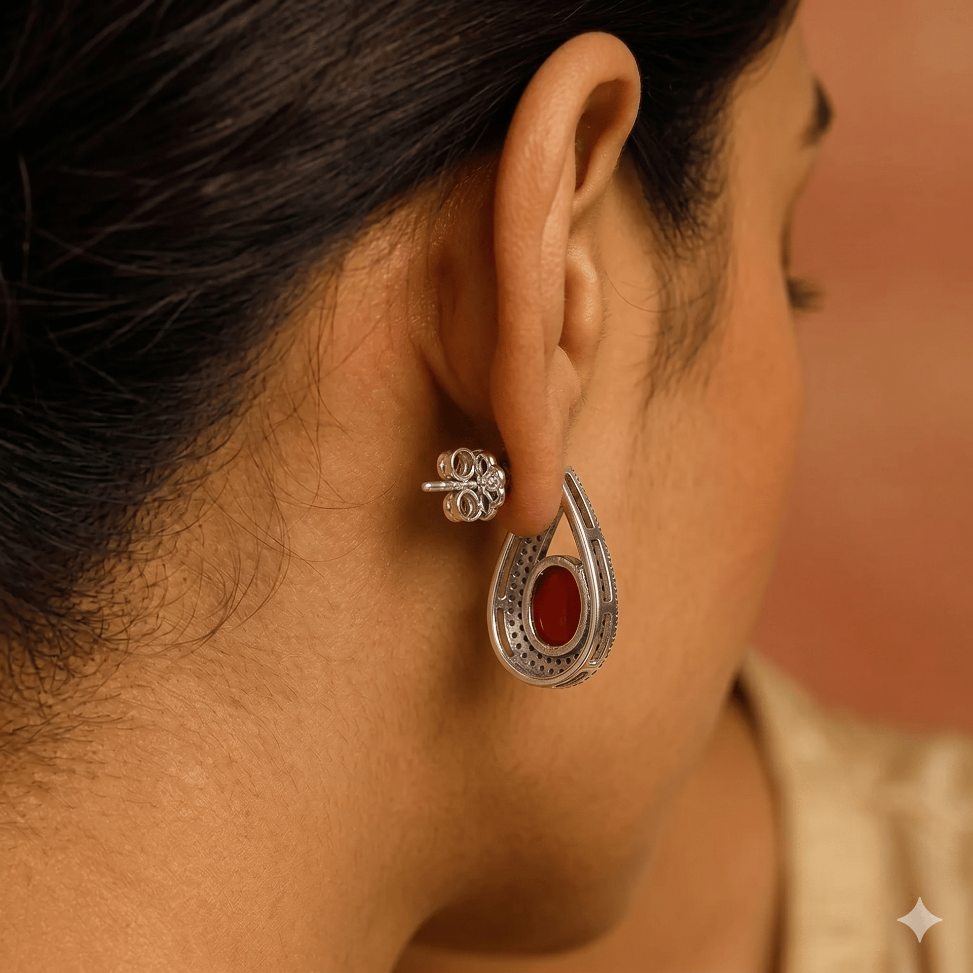 Moonga Pearl Silver Earring - Image 2